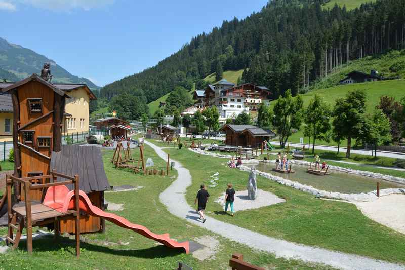 Die Gaudi Alm im Großartal - ein Abenteuerspielplatz als Alm inszeniert