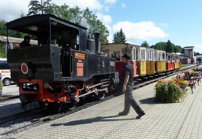  Die Dampfzüge der Achenseebahn starten am Bahnhof Jenbach