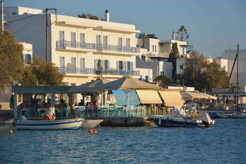 Paros Aliki: Im kleinen Hafen von Aliki auf der Kykladeninsel Paros