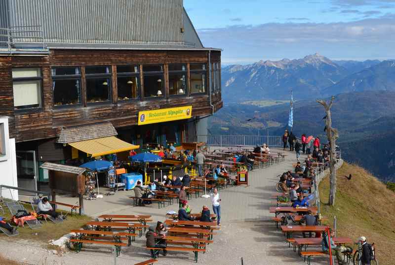 Beim Restaurant Alpspitz endet die Alpspitzbahn und die kurze 5 Minuten Wanderung mit Kindern zur Alpspix beginnt