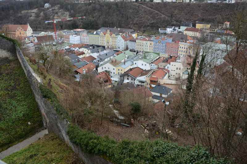 Der Ausblick von der Burg auf die Altstadt Burghausen im Familienurlaub Bayern