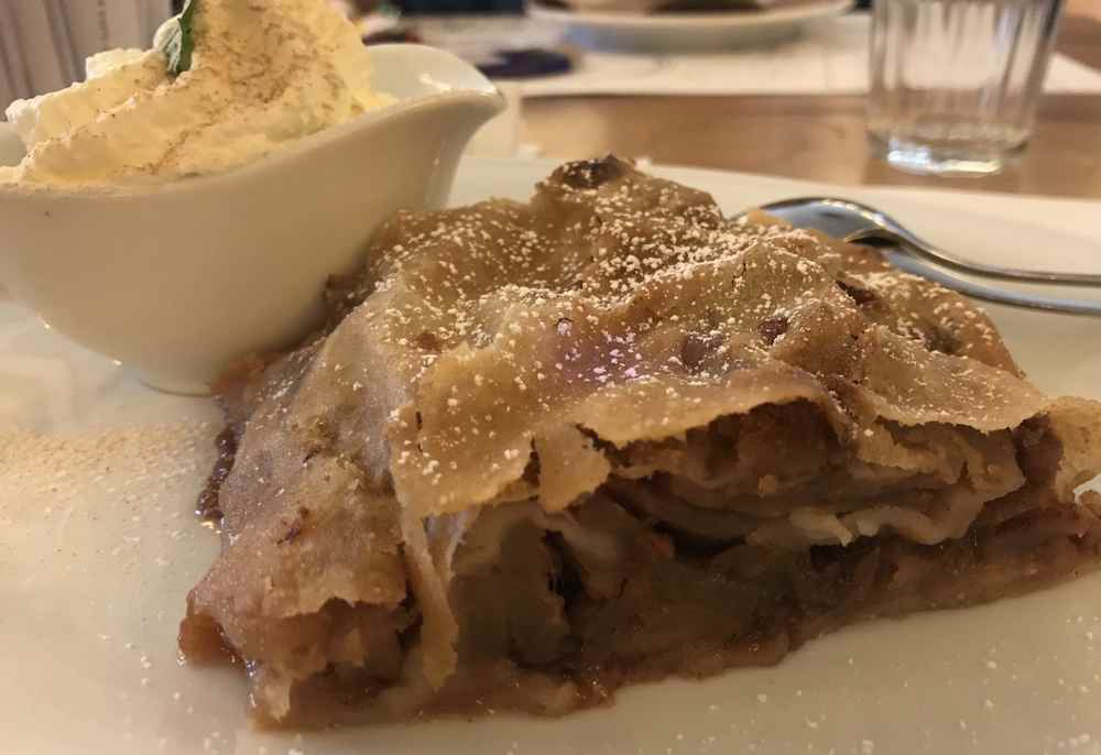 Lasst genug Platz im Magen für diesen Apfelstrudel. Traumhaft!