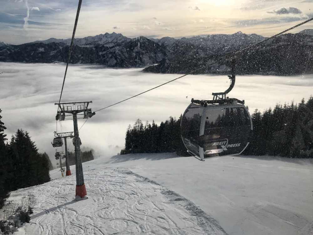 Skigebiet Schmittenhöhe - Mit der Areitbahn fahren wir aus dem Nebel heraus - ein Traum! 