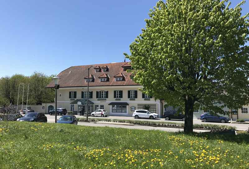 Einladend sieht der Gasthof Föttinger am Attersee von außen aus