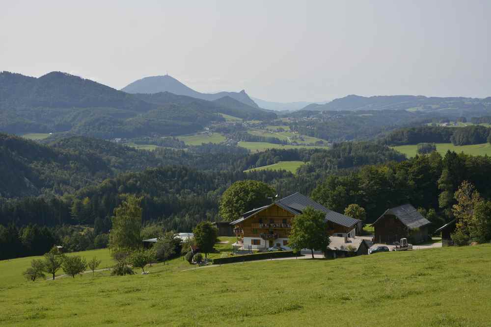 Das ist Ausblick über die schöne Landschaft beim Forsthaus Wartenfels