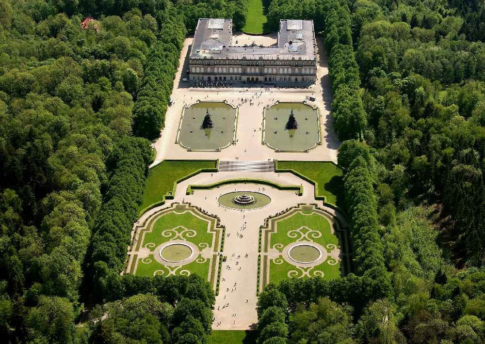 Imperial! Der Blick von oben auf die herrschaftliche Anlage rund um das Schloss Herrenchiemsee © Bayerische Schlösserverwaltung, Bavaria Luftbild