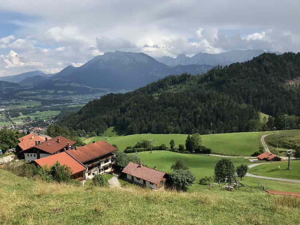 Am Hocheck hast du 5 Minuten oberhalb vom Seilgarten diesen Ausblick geniessen.