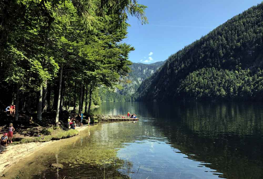 Unsere Ankunft bei der Drei Seen Tour am Toplitzsee - am Ufer kann man auch mit den Kindern baden. 