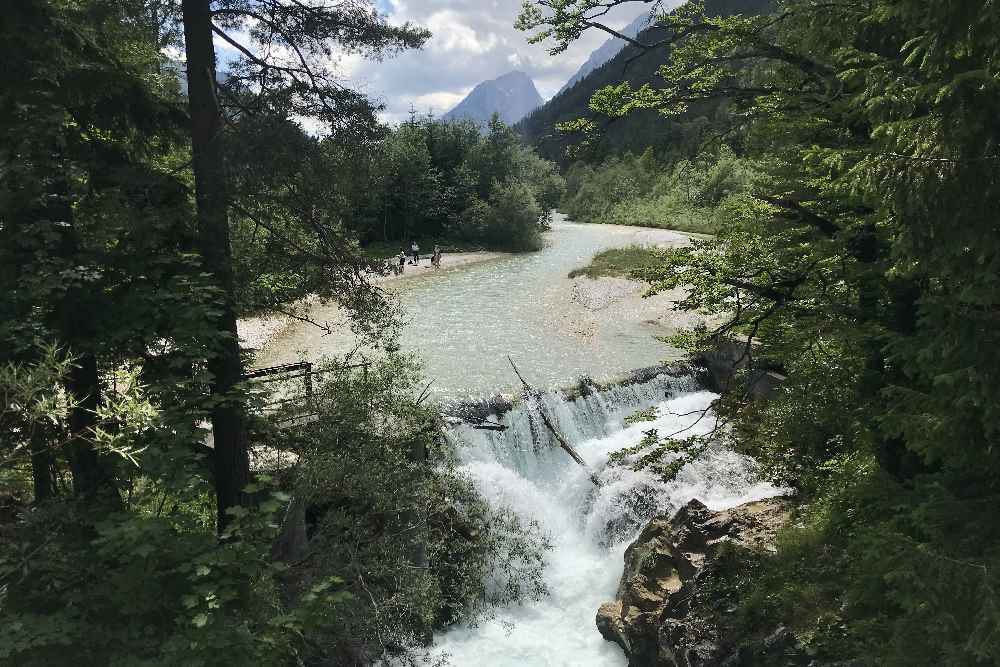 Hitze Ausflugsziel in der Leutasch: Die Leutascher Ache oberhalb der Leutaschklamm in Tirol