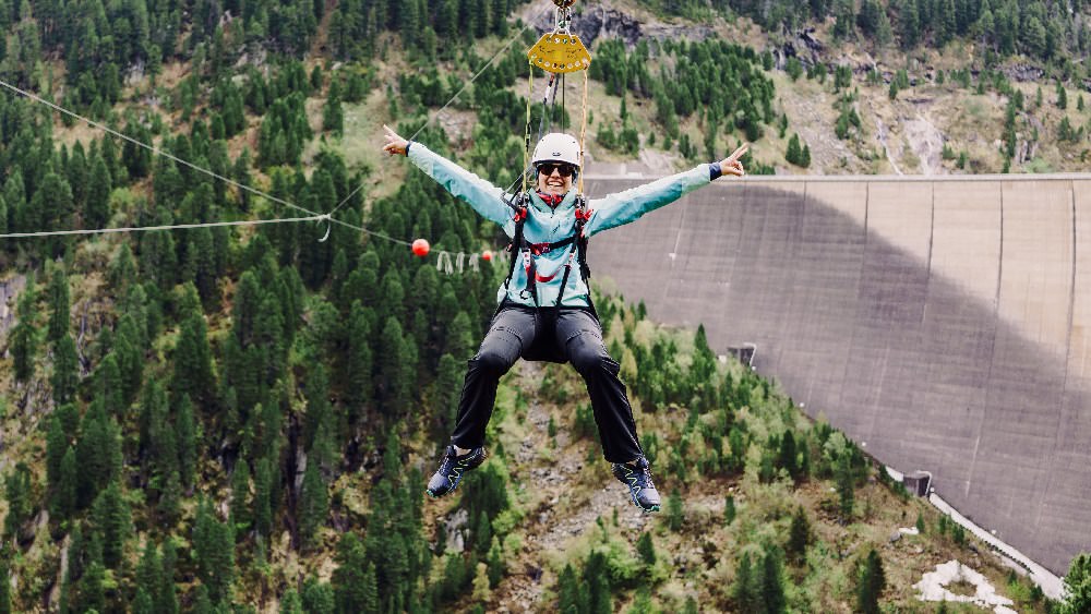 ... mit Flying Fox und Klettersteig in der Staumauer