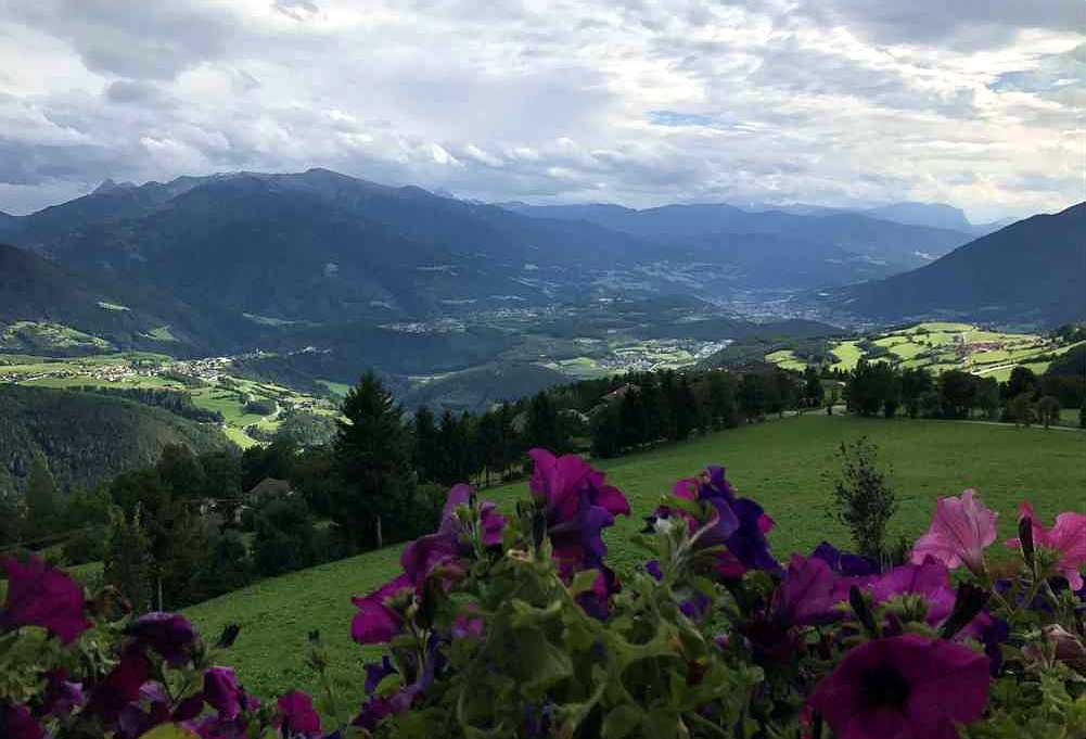 Viel Ausblick erwartet uns auf die Südtiroler Berge