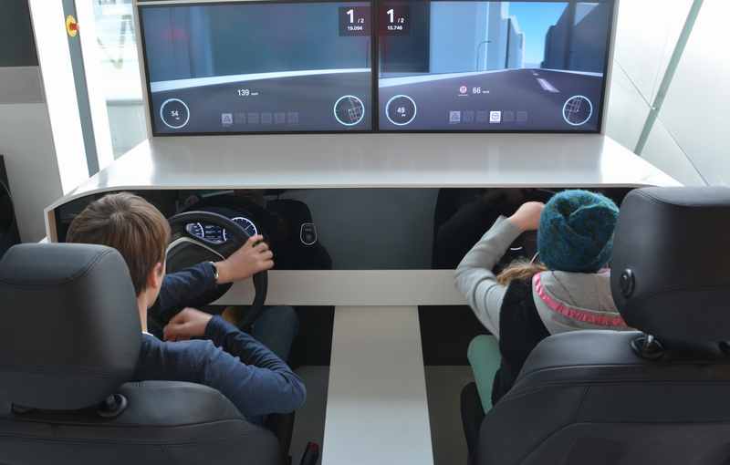  BMW Fahrsimulator - ein großer Spaß für Kinder in der BMW Welt München