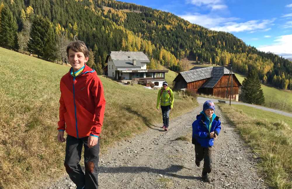 In Bad Kleinkirchheim wandern mit Kindern - oberhalb vom ehemaligen Gasthof Ploninger