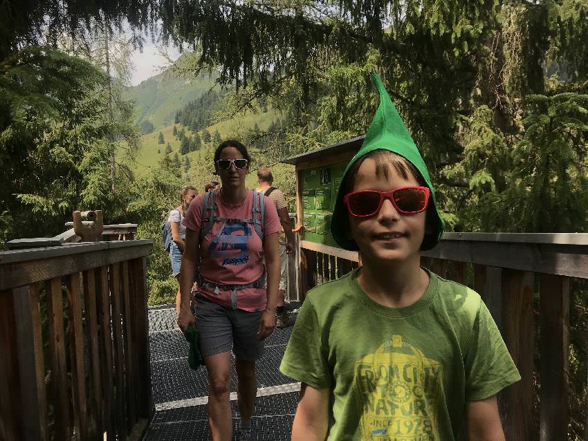 Baumzifpelweg Saalbach Hinterglemm: Mit Zipfelmütze auf dem Baumzipfelweg Saalbach