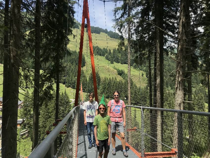 Über die Golden Gate Bridge zum Baumzipfelweg Saalbach mit Kindern