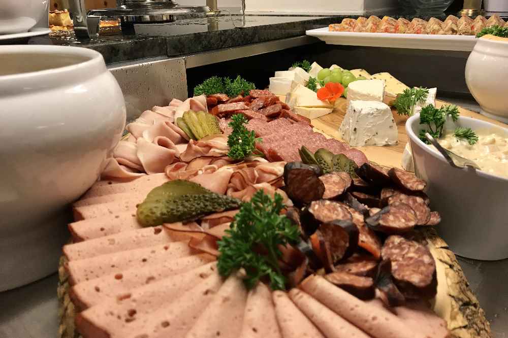 Tölzer Land geniessen: Die bayerische Brotzeit - als Vorspeise am Buffet für das Abendessen 