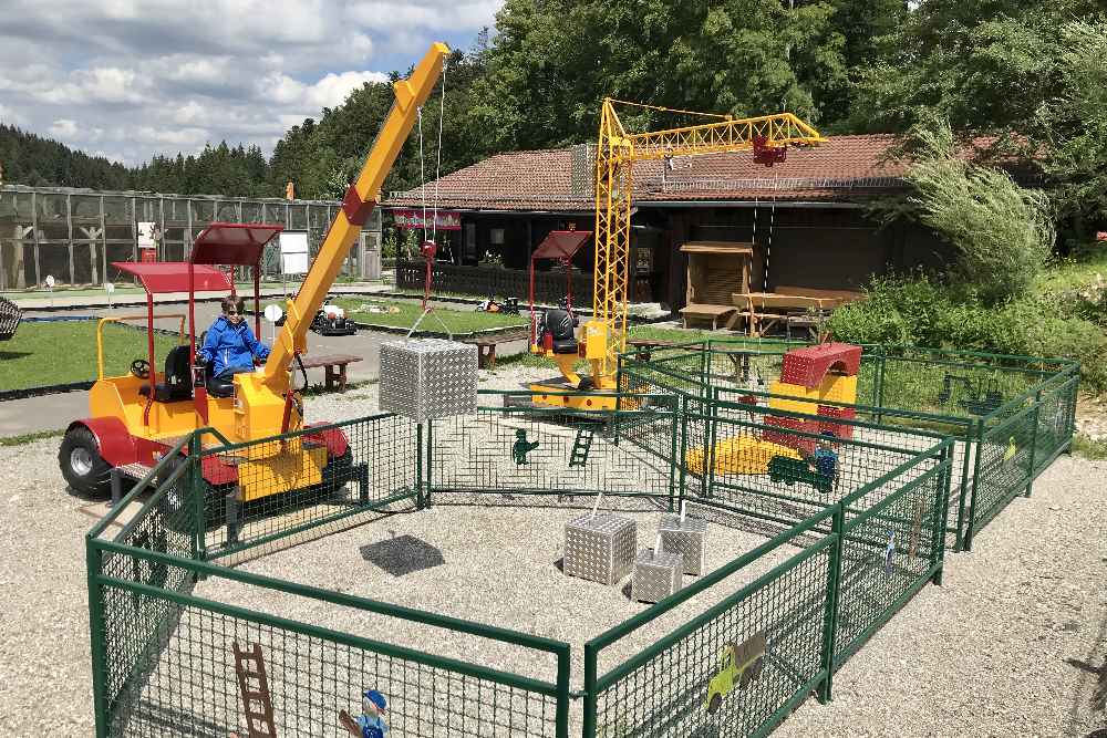 Die großen Bagger erhobern das Herz der Buben!