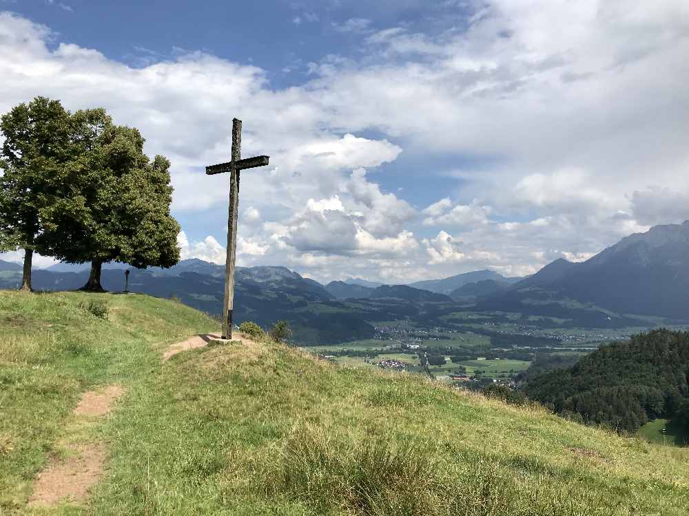 Gehört auch zum Hocheck Triathlon: Besuch am Gipfel beim Gipfelkreuz. Sehr leicht zu erreichen.