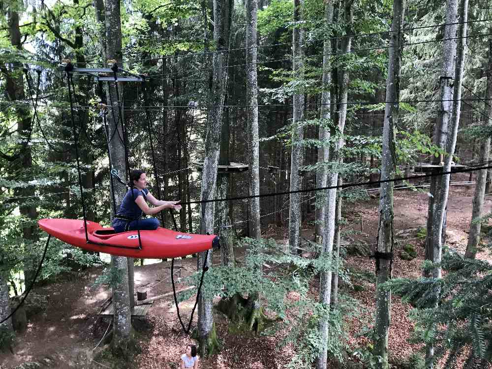 Im Kanu durch die Baumwipfel - ein Spaß für Kinder und Eltern in Bayern 