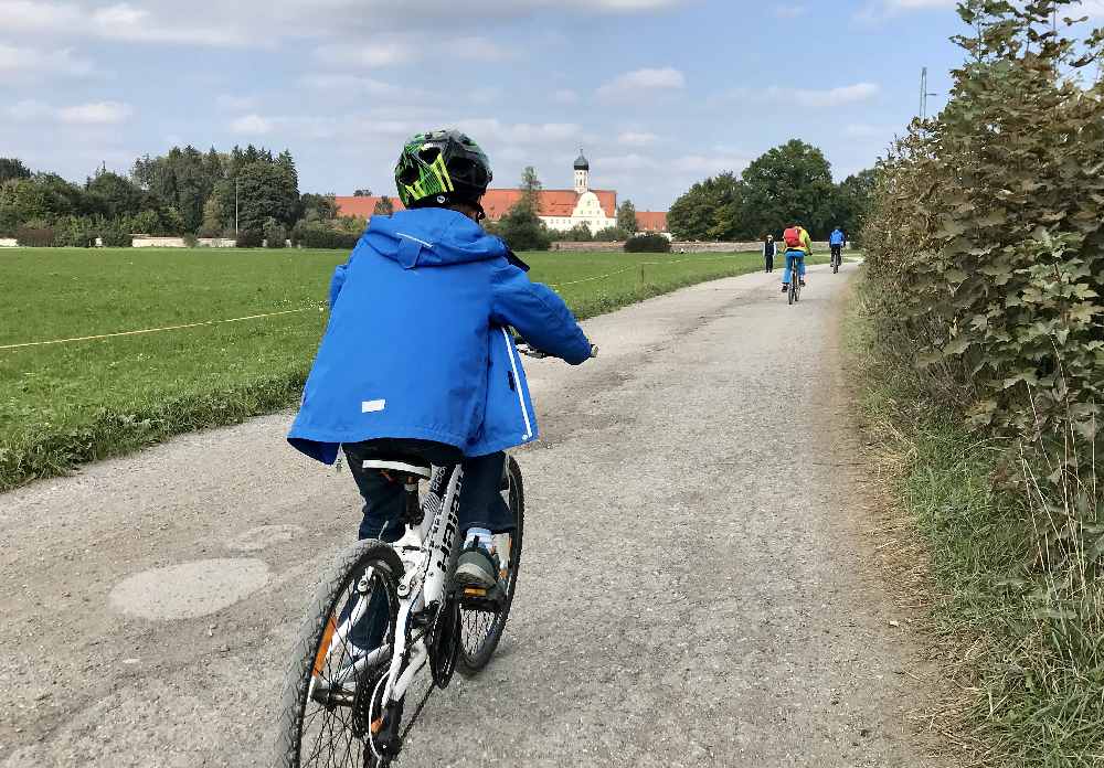 Die Türme vom Kloster Benediktbeuern sind in Sicht, wir sind gleich da