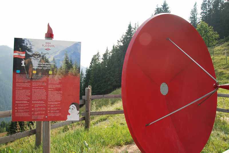 Kinder helfen am Berg Kodok dem Kobold