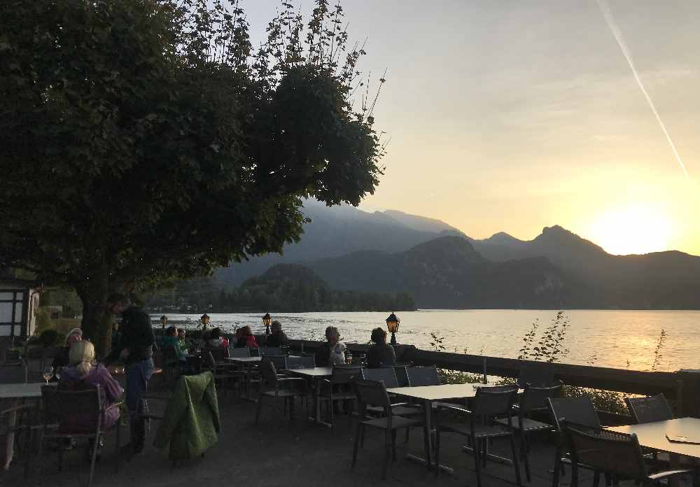 Am Kochelsee wandern mit Kindern und abends den Sonnenuntergang im Biergarten geniessen