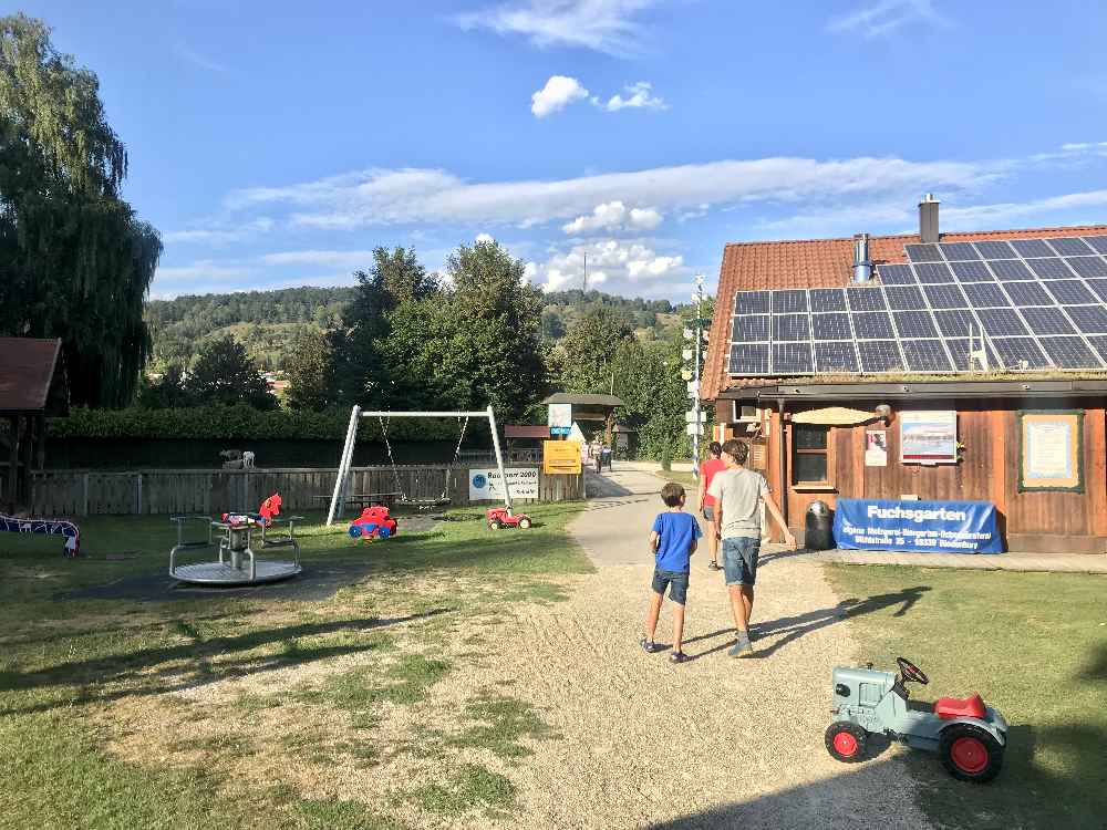 Danach gehen wir in den bayerischen Biergarten mit Spielplatz: Der Fuchsgarten