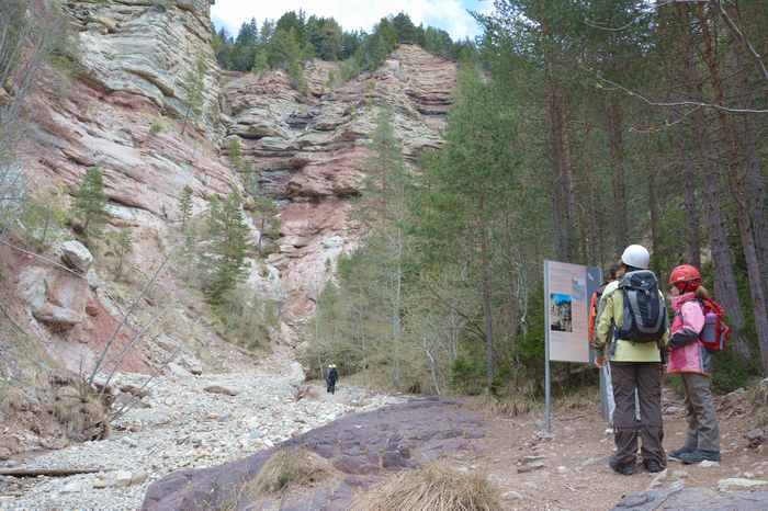 Wandern durch die Bletterbachschlucht mit Kindern