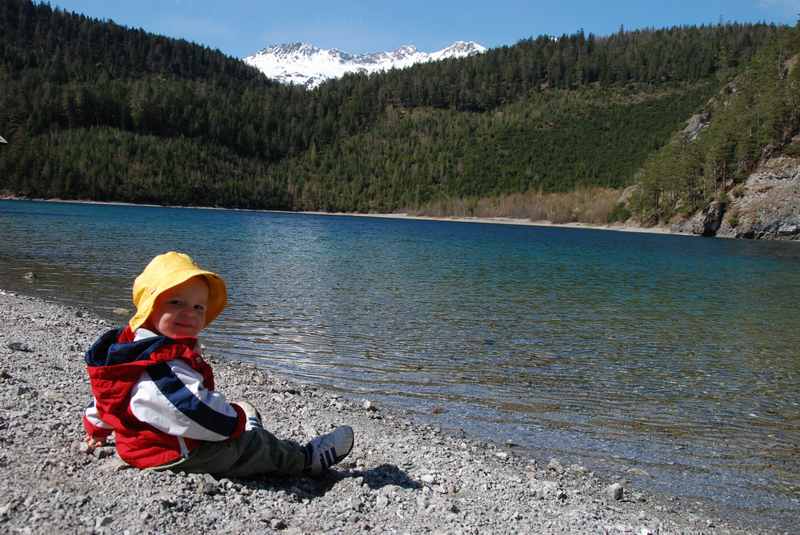 Am Blindsee wandern mit Kindern in Tirol