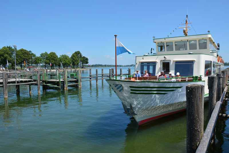 Familienurlaub Bayern mit Kindern: Eine Schifffahrt am Chiemsee