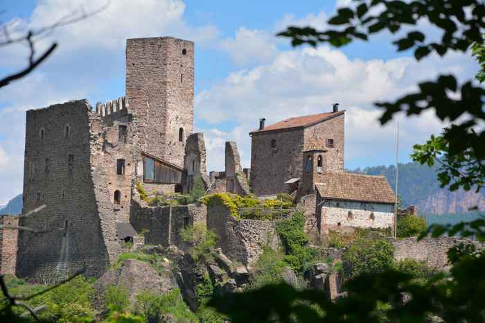 In Bozen wandern mit Kindern zur Burg Hocheppan, der Burgenwanderweg in Südtirol