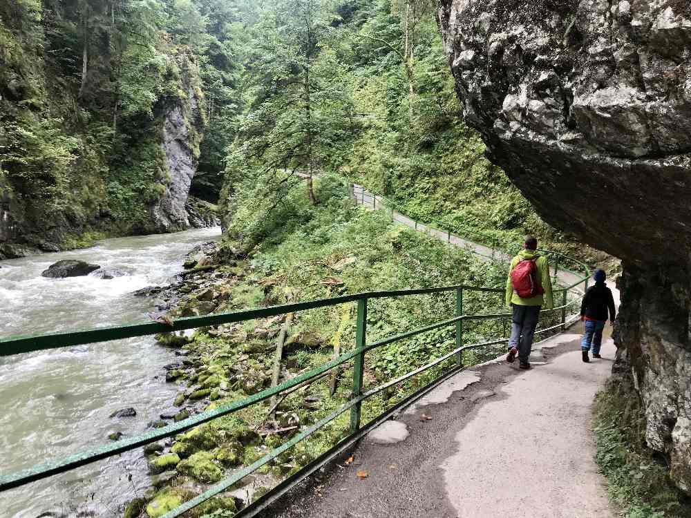 Auf dem Weg in die eigentliche Klamm - an der Breitach entlang.