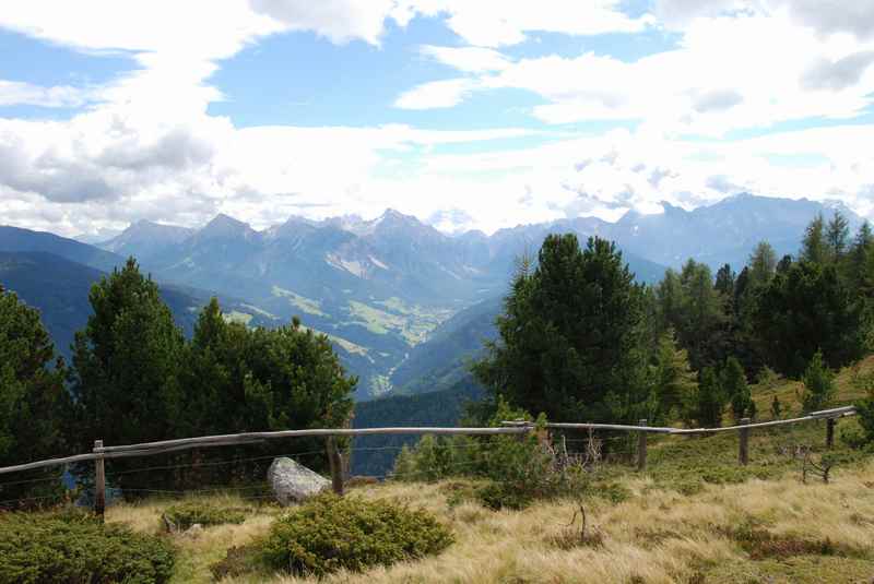 Brixen wandern mit Kindern und den Ausblick auf das Pustertal geniessen