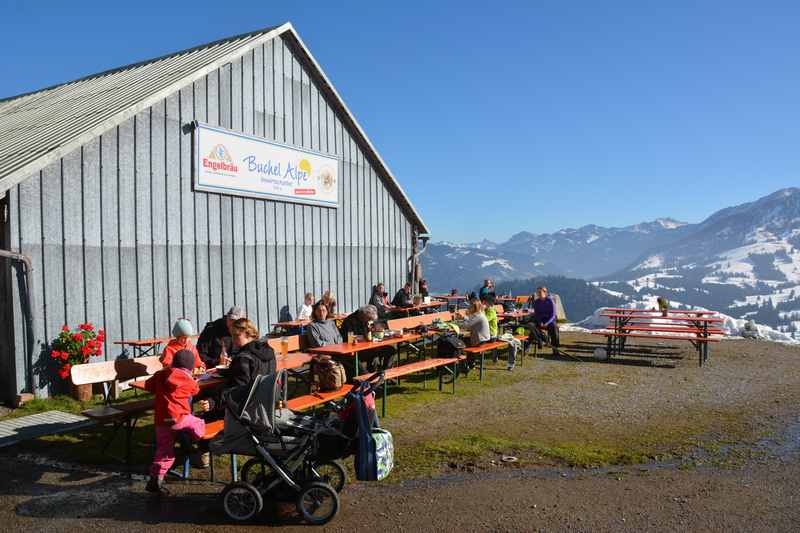 Im Allgäu wandern mit Kinderwagen zur Buchelalpe bei Oberjoch