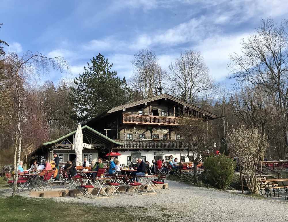 Letzte Station der Gourmetwanderung: Der Buchscharner Seewirt mit Ambiente wie auf einer Alm!