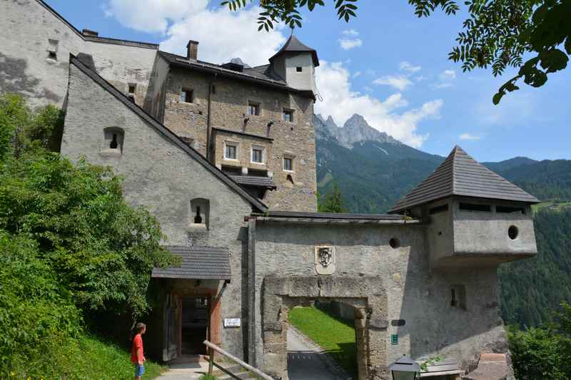 Familienausflug nahe Salzburg: Die Burg Hohenwerfen