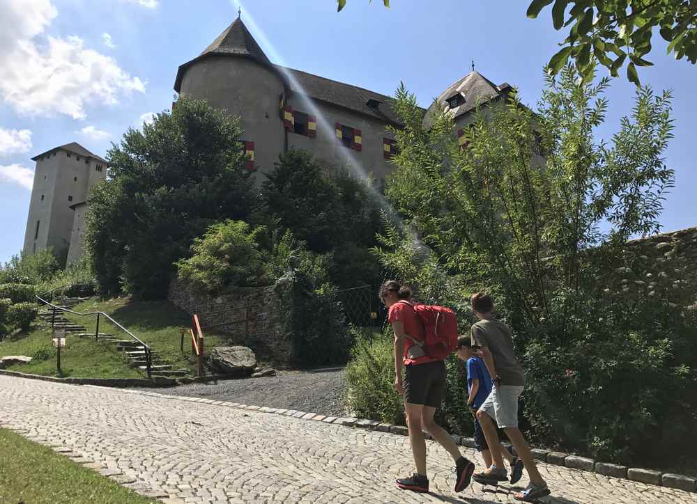 Steil geht´s rauf:  Unser Ausflug mit Kindern zur Burg Lockenhaus im Burgenland