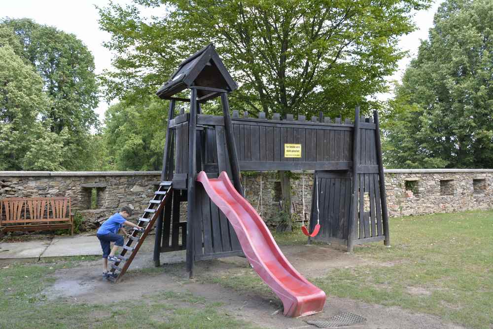 Die kleine Burg als Spielplatz für die Kinder im Burgenland