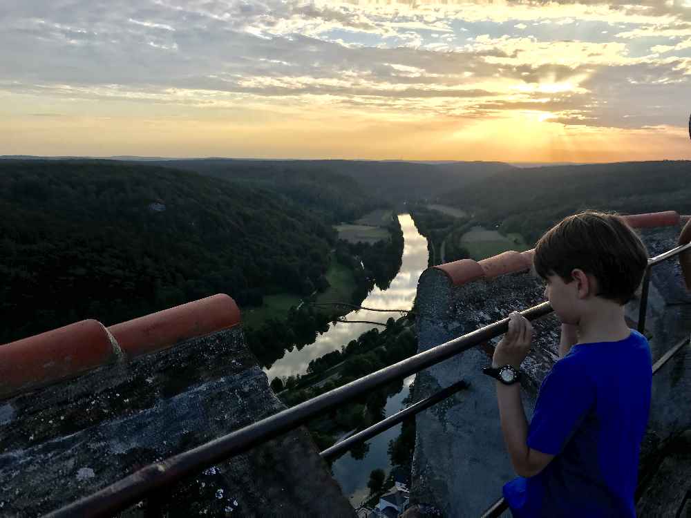 Direkt neben der Ritterschänke Randeck ist die Burg mit diesem Blick auf das Altmühltal