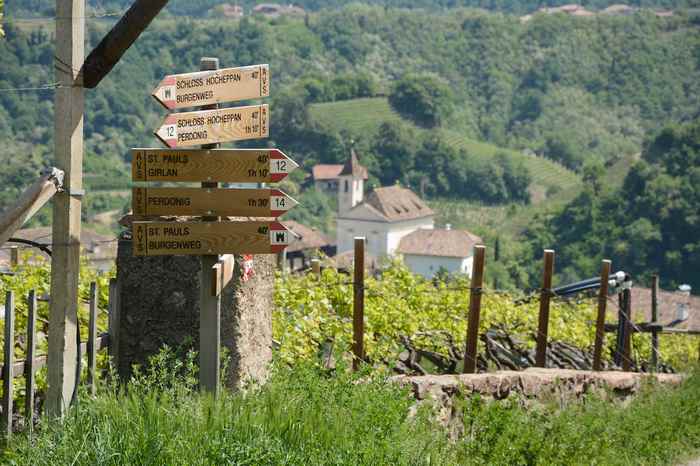 Auf dem Burgenwanderweg mit Kindern in Südtirol