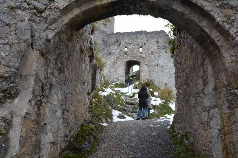 Durch das Tor in die Burgenwelt Ehrenberg