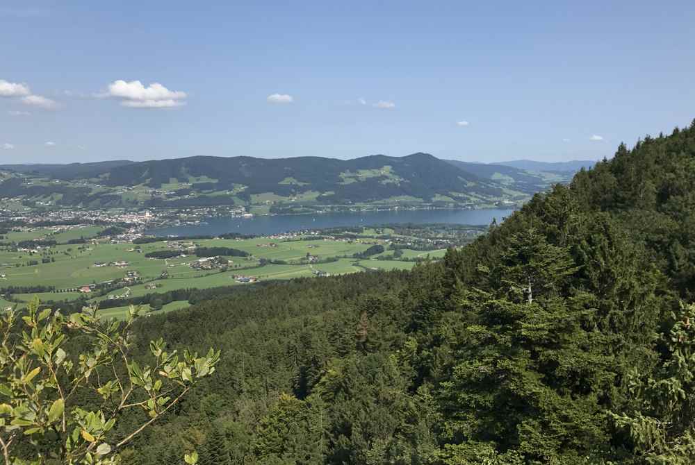 Von oben haben wir das erste Mal die Sicht auf den Mondsee