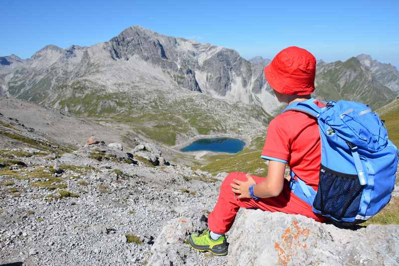 Zum Butzensee wandern mit Kindern - aussichtsreiche Familienwanderung am Arlberg