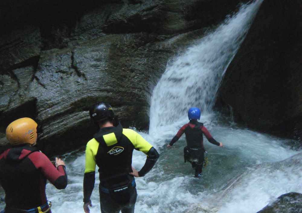 Abenteuer Canyoning: Im Familienurlaub Kärnten durch den Bach in der Fragantschlucht