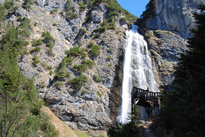 Zum Dalfazer Wasserfall wandern mit Kinderwagen am Achensee