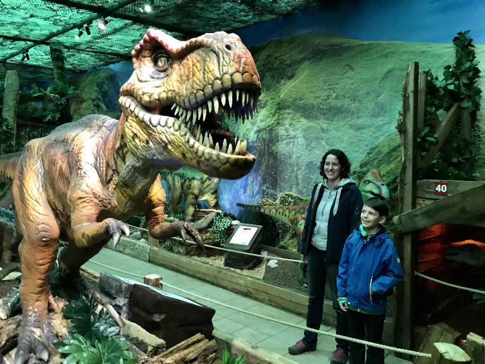  Unser Familienausflug ins Dinoland Tirol: So riesige sind die Dinosaurier