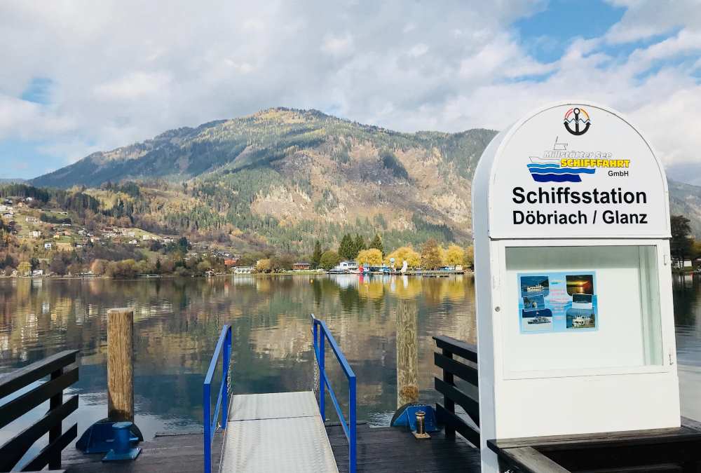 Im November ist die Schifffahrt am Millstätter See eingestellt. Im Sommer geht es auch mit Schiff und Fahrrad über den See 