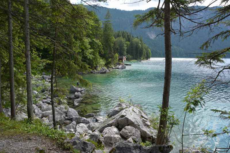 Am Eibsee wandern mit Kindern bei der Zugspitze