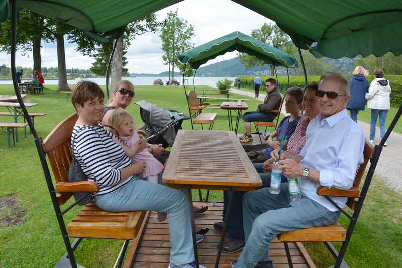 Kurze Einkehr beim Kiosk Popperwiese am Tegernsee