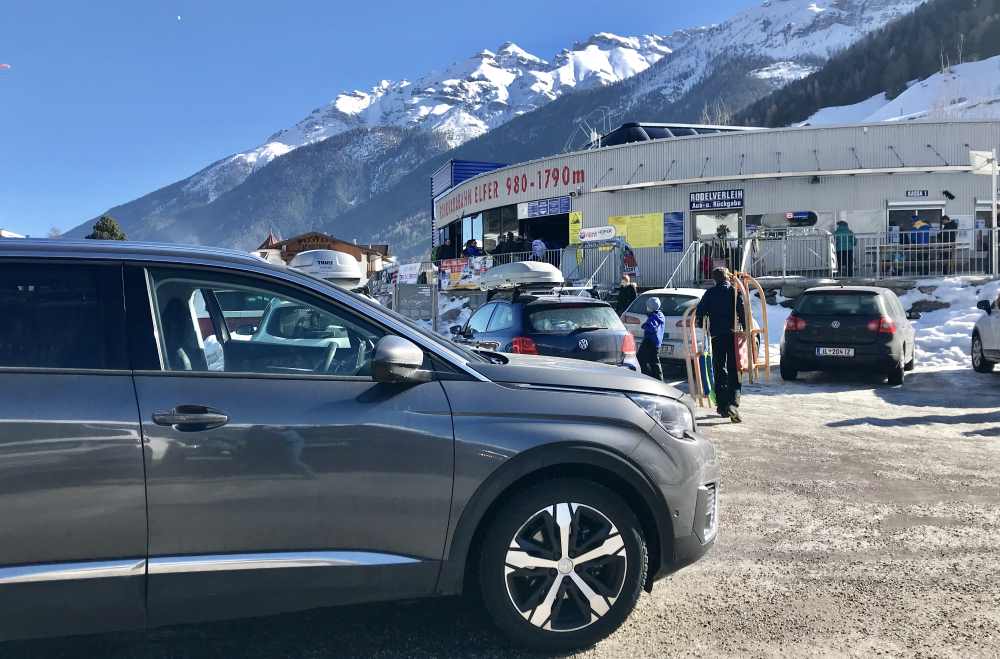 Wir parken beim Lift - und sind schon beim Start der Rodelbahn Stubaital 